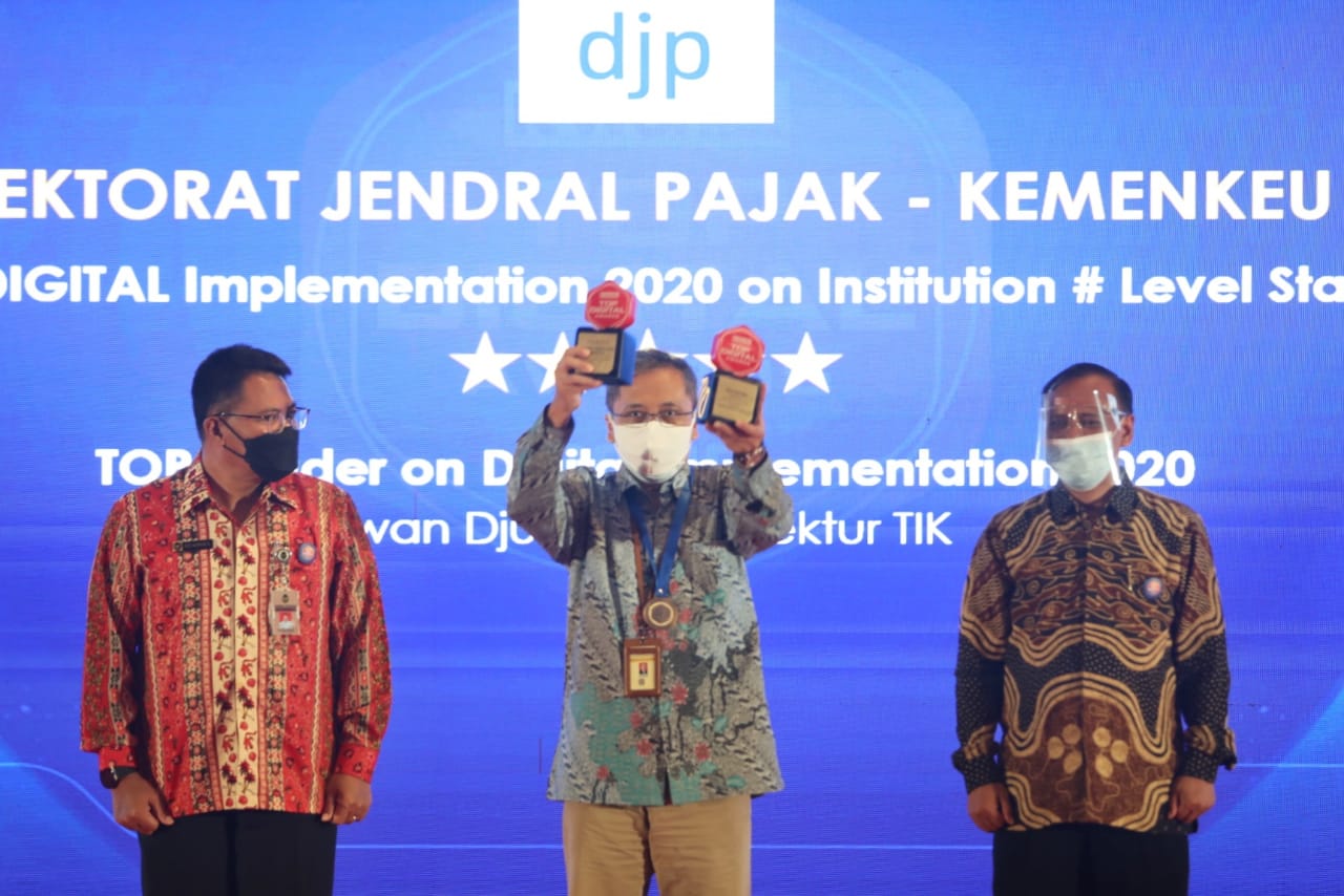 Salah satu penghargaan yang diterima Direktorat Jenderal Pajak dalam acara Top Digital Award 2020 di Jakarta adalah Top Digital Implementation 2020.
