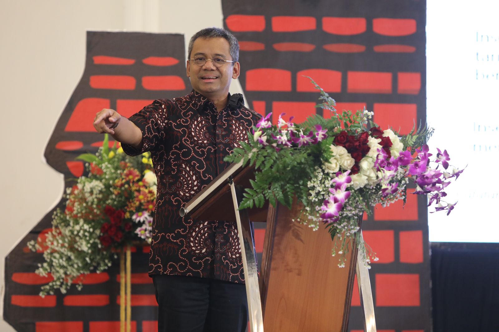 wamenkeu memaparkan materi