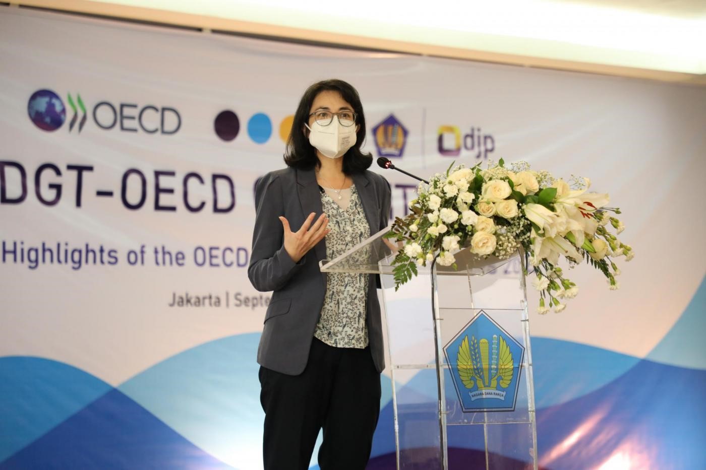 Melinda Brown, yang merupakan Senior Transfer Pricing Advisor dari OECD, menyampaikan materi tentang intra group services dalam rangkaian acara Joint DGT-OECD Capacity Building on Transfer Pricing 2022. Penyampaian materi intra group services ini dilakukan pada sesi pertama acara, yaitu pada hari Senin (19/09).