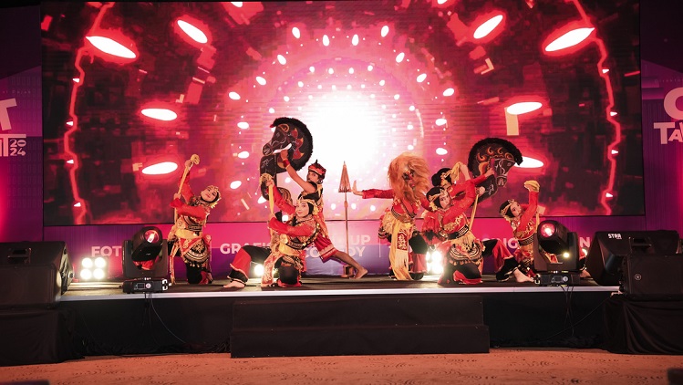 Penampilan Finalis Menari