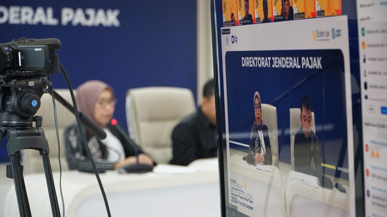 Staf Ahli Menteri Keuangan Bidang Kepatuhan Pajak Yon Arsal dan Direktur Penyuluhan, Pelayanan, dan Hubungan Masyarakat Perpajakan Dwi Astuti membuka acara