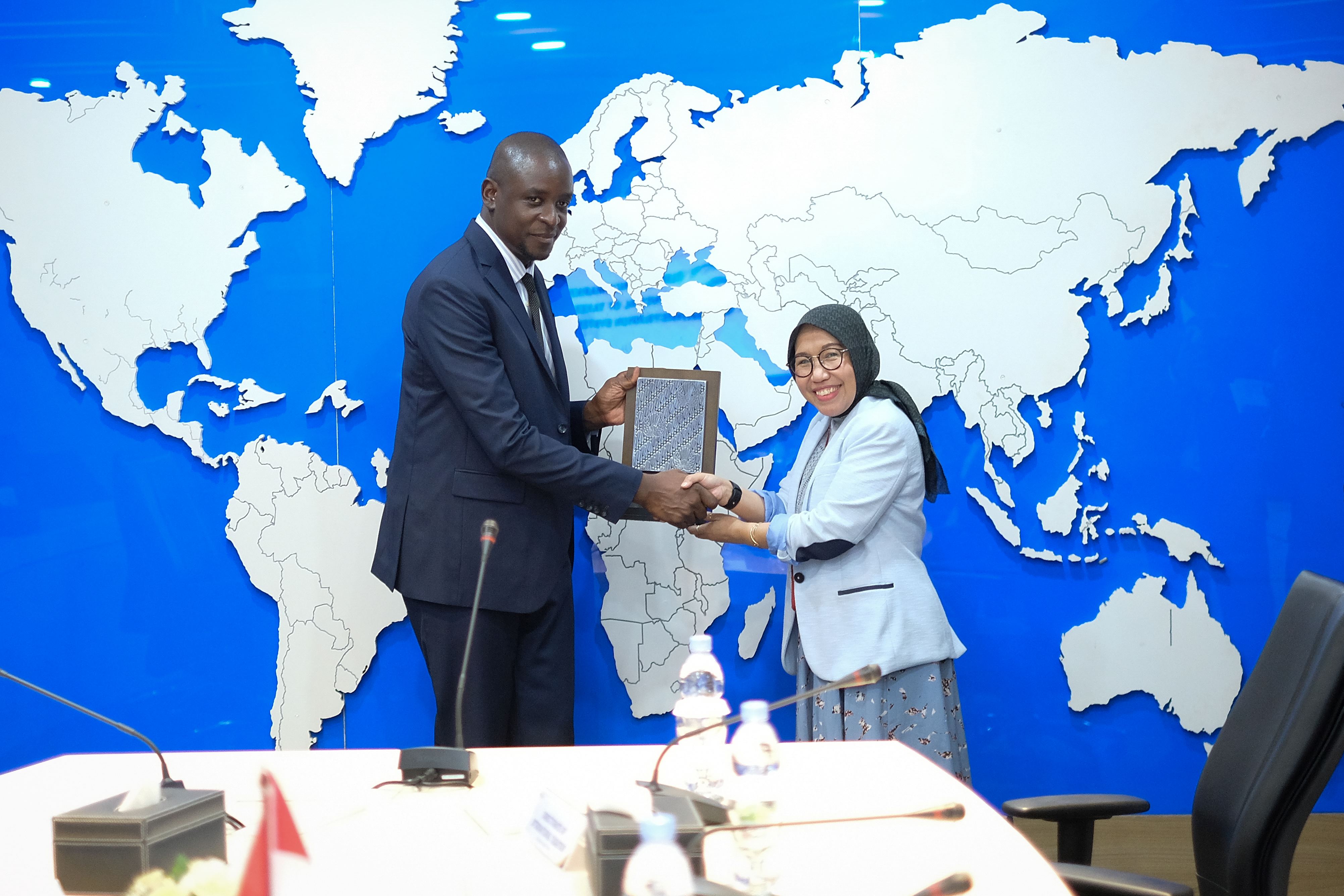 The presentation of token of appreciation from DGT to URA