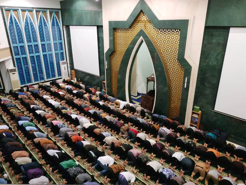 400 lebih jamaah salat tarawih di Masjid Salahuddin KPDJP, Jakarta (Selasa, 5/6)