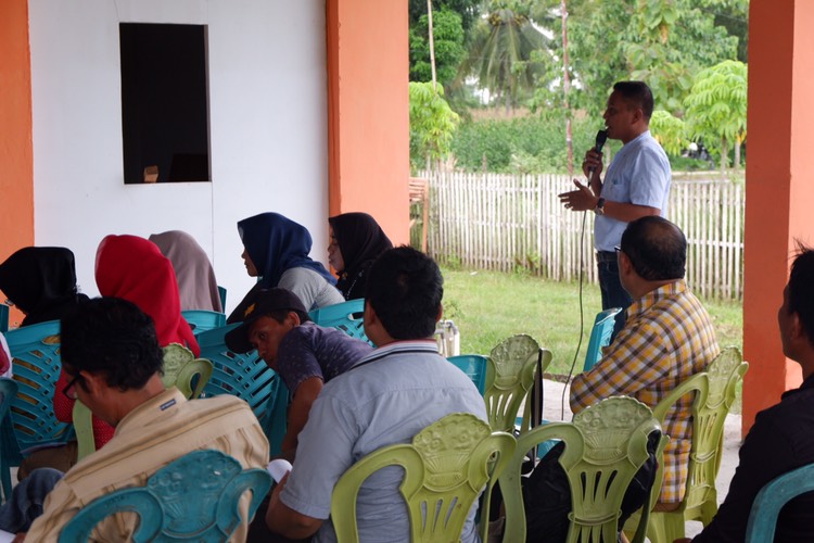 Peserta mengajukan pertanyaan