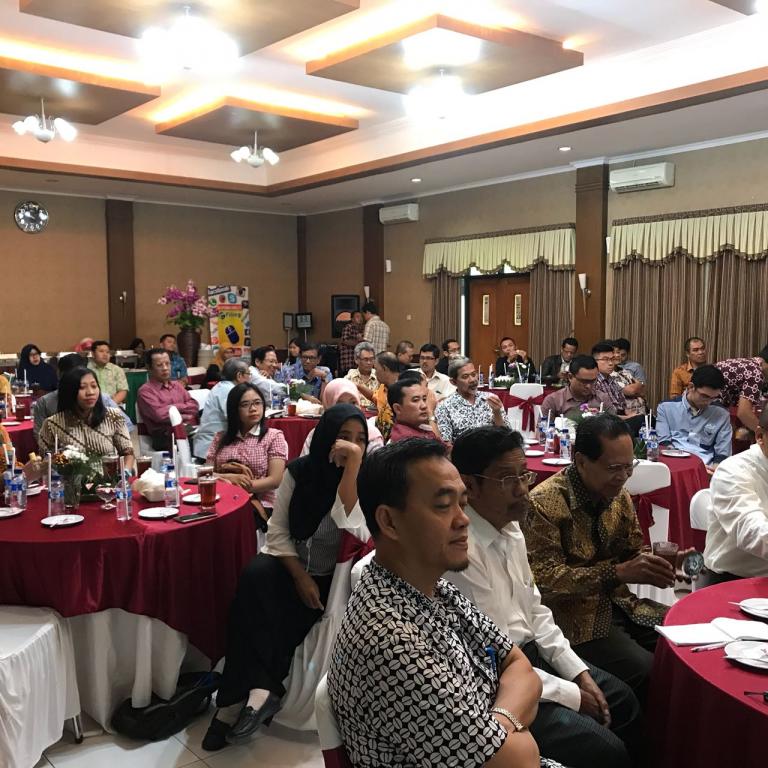 Tamu undangan memenuhi Aula KPP Pratama Surakarta