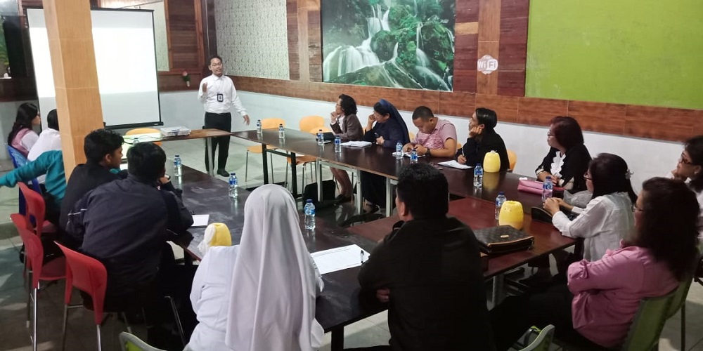 Penyampaian materi oleh Bapak Daniel Silalahi