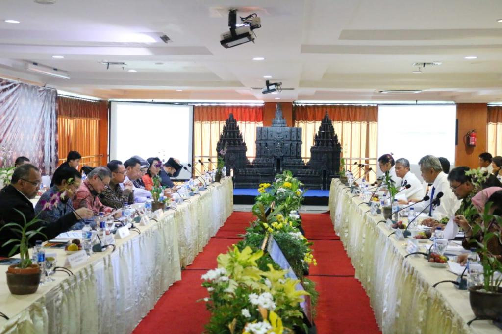 Pertemuan Komisi XI DPR RI dengan dengan Sekretaris Utama BPKP, Kepala Perwakilan BPKP DIY, Kepala Perwakilan BPK DIY, dan jajaran Kementerian Keuangan (Kepala Kanwil DJKN Kanwil Jawa Tengah dan DIY, Kepala Kanwil DJBC Kanwil Jawa Tengah dan DIY, Kepala Kanwil DJPB DIY, Kepala Kanwil DJP DIY)
