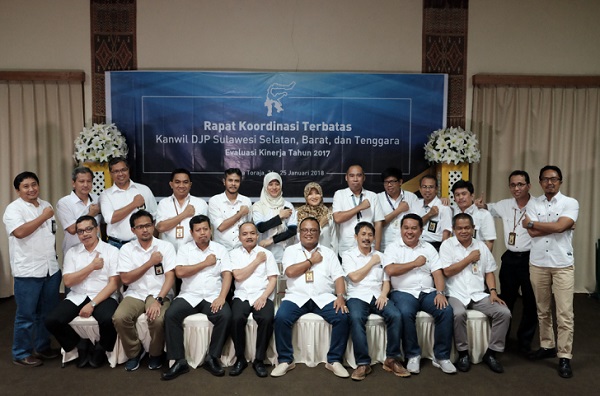 Kakanwil bersama jejeran Eselon III berfoto bersama