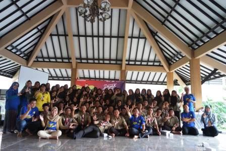 Foto Bersama Seluruh Peserta dan Panitia Acara Pajak Bertutur KPP Mikro Wonosobo dan SMA Negeri 1 Wonosobo