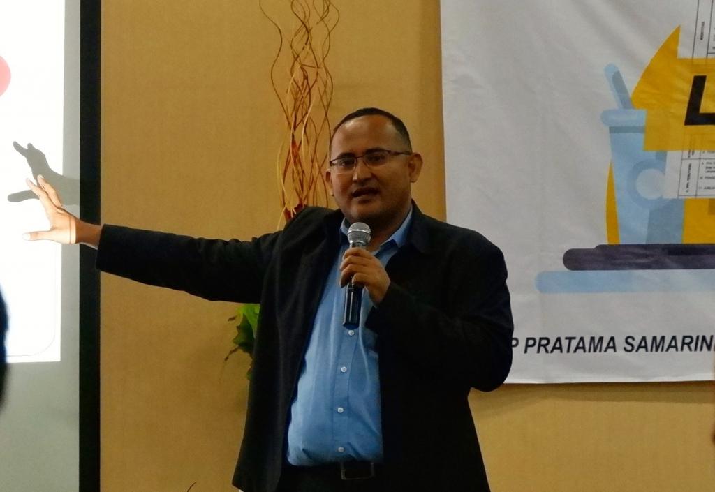 Muhammad Rafie, Kepala KP2KP Buntok selaku pemberi materi.