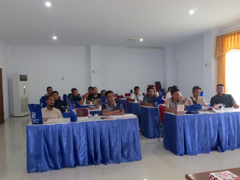 Peserta Wajib Pajak Badan antusias menyimak materi yang disampaikan