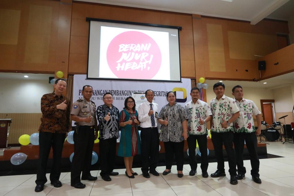 Suppirman dan Judiana beserta seluruh jajaran pejabat di wilayah Kembangan.