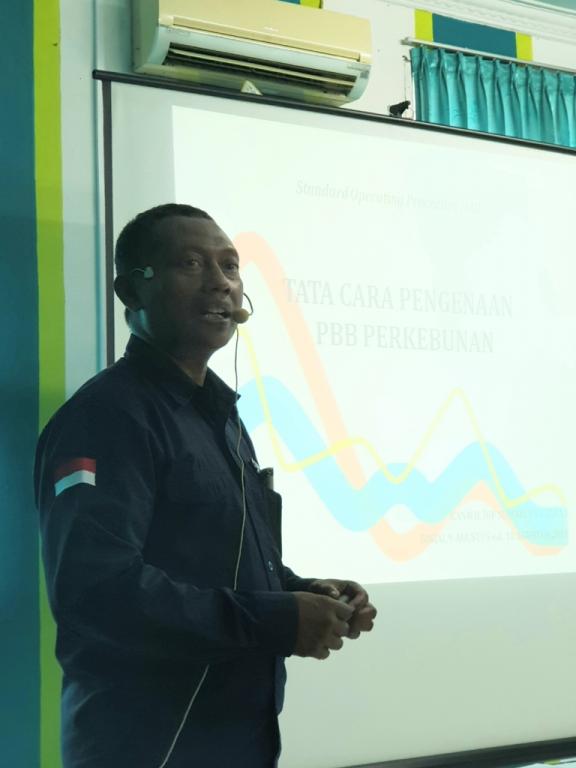 Agus Purwanto (Fungsional Penilaian PBB KPP Pratama Binjai) memberikan pemaparan.