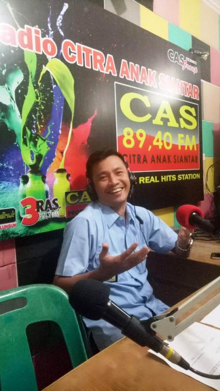 Antusiasme yang ditunjukkan oleh salah satu narasumber talkshow sebelum live