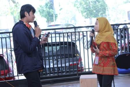 Penampilan pegawai KPP Mikro Wonosobo dalam lomba karaoke dalam rangka memperingati Hari Ulang Tahun Ke-73 Republik Indonesia
