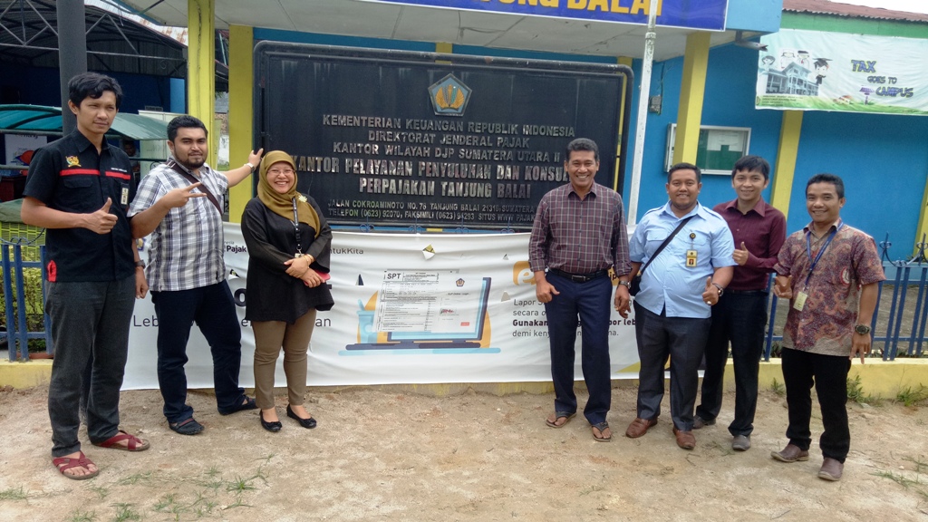 Foto bersama dalam rangka pelaksanaan monev SPT Tahunan Tahun 2018 saat di KP2KP Tanjung Balai
