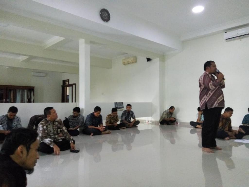 Masing-masing seksi mengirimkan dua wakil sebagai peserta