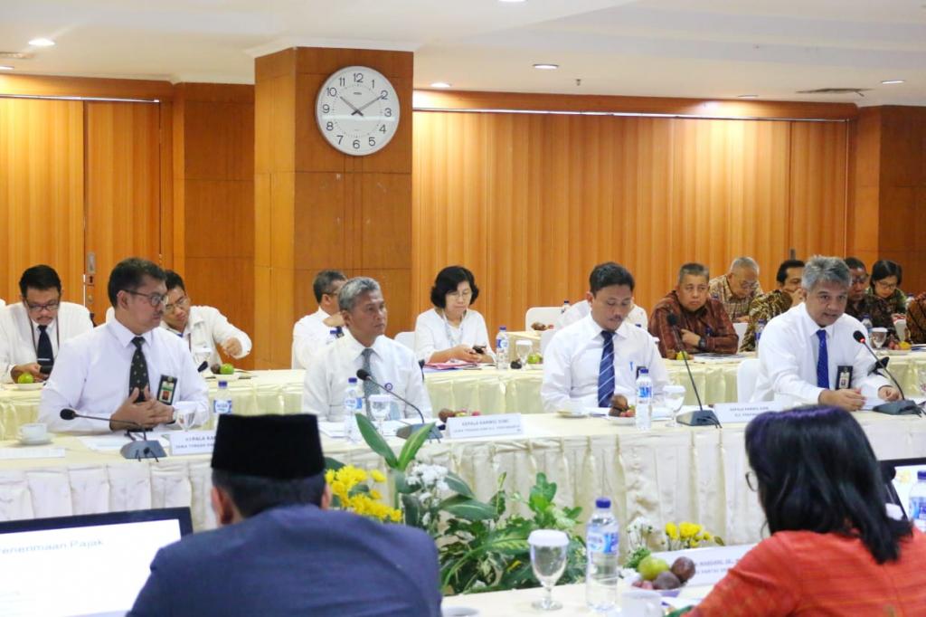 Pejabat Kementerian Keuangan yang berada di DIY (Kepala Kanwil DJKN Kanwil Jawa Tengah dan DIY, Kepala Kanwil DJBC Kanwil Jawa Tengah dan DIY, Kepala Kanwil DJPB DIY, Kepala Kanwil DJP DIY)