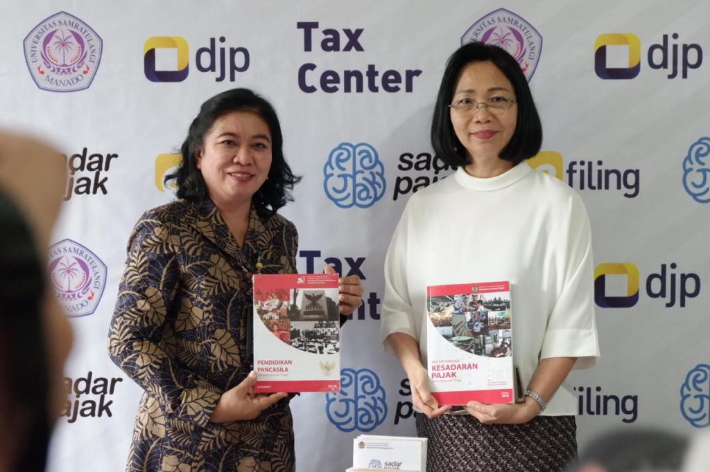 Foto Bersama Rektor Unsrat Manado dan Kakanwil Sulutenggomalut