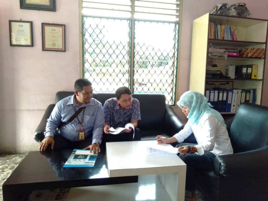 Tim Talkshow Kanwil DJP Sumut II melakukan briefing sebelum penyiaran