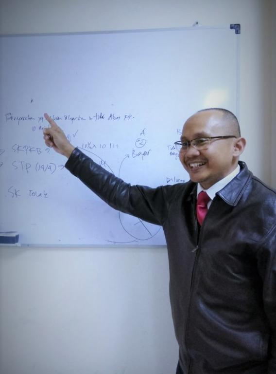 Seksi Keberatan, Banding, dan Pengurangan I, Kartika Cahya Kencana sedang memaparkan materi