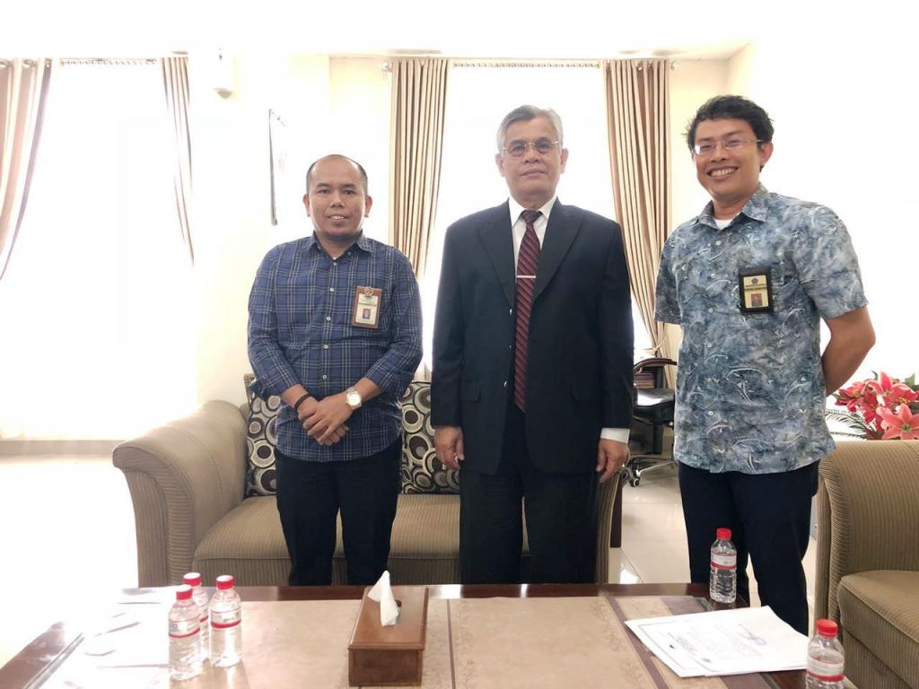 Pertemuan Kepala Seksi Bimpeldok Ramot Mulia Jekson Simarmata dan Kepala Seksi Keramas Kanwil DJP Sumut II dengan Sekjen HKBP Pdt. David Farel Sibuea, M.Th. usai menyampaikan maksud dan tujuan kunjungan dalam rangka mendukung program Inklusi Kesadaran Pajak