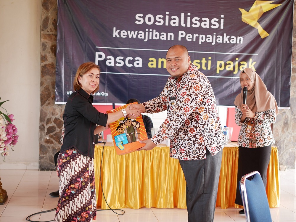 Pembagian Doorprize kepada Peserta Sosialisasi