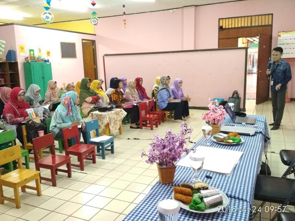 Suasana sosialisasi yang berlokasi di aula TK Sumbangsih