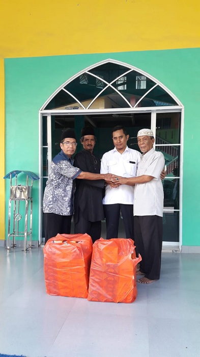 Penyerahan makanan berbuka puasa untuk masjid Uswatun Hasanah di Kab.Karimun