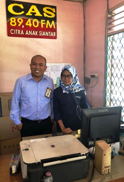 Foto saat kunjungan dan perkenalan Kepala Seksi Kerjasama dan Humas Kanwil DJP Sumut II yang baru Yontu Karnindo Saragih bersama salah satu penyiar CAS FM Wita