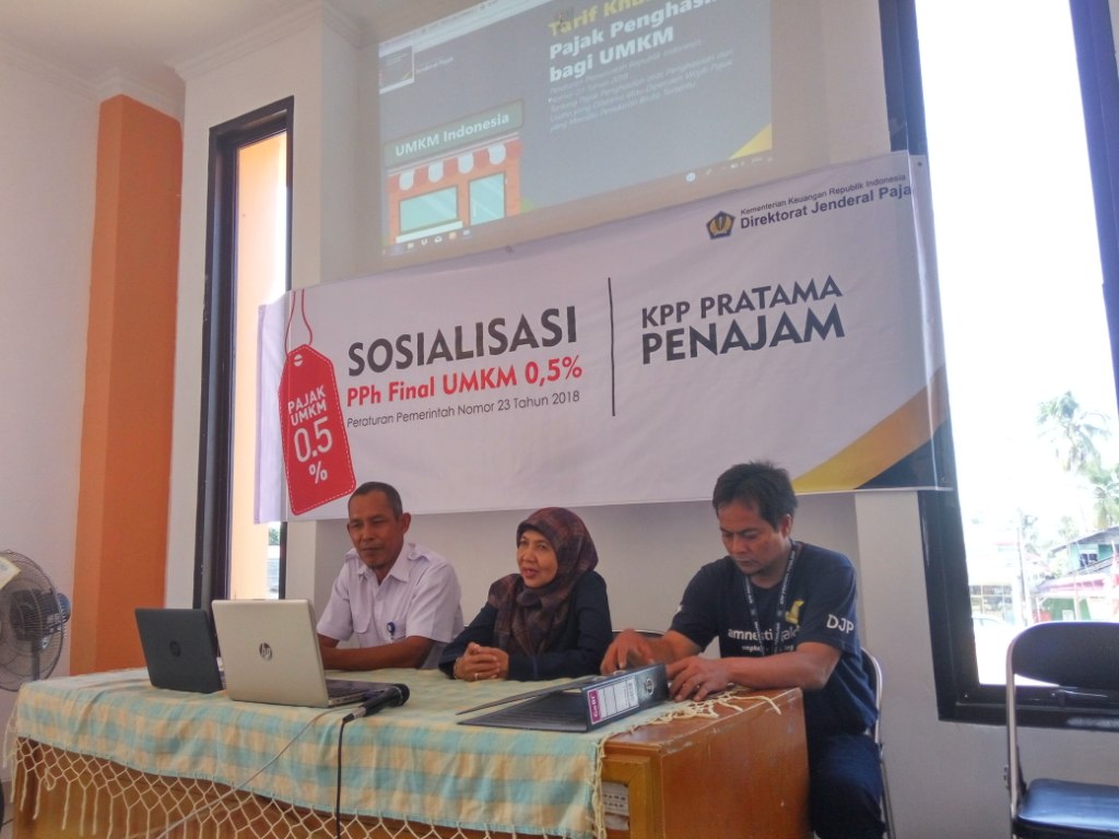 Acara dibuka oleh Camat Waru, Bapak H. Sumianto