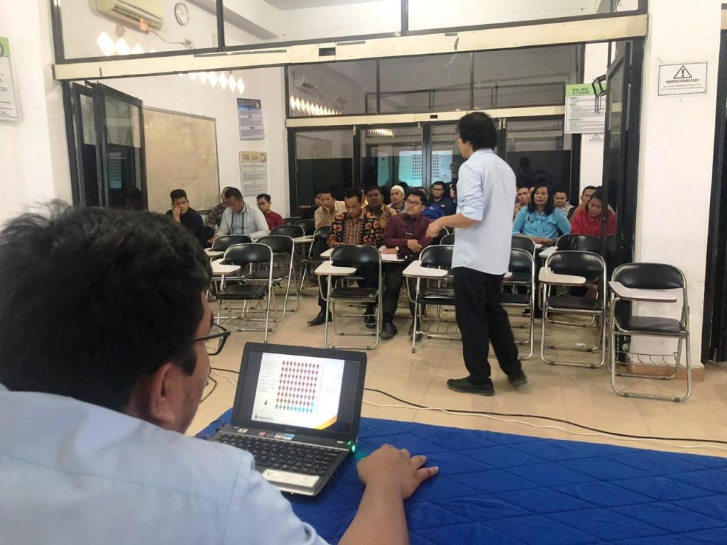 Narasumber memberikan games kepada para peserta dengan melakukan penalaran