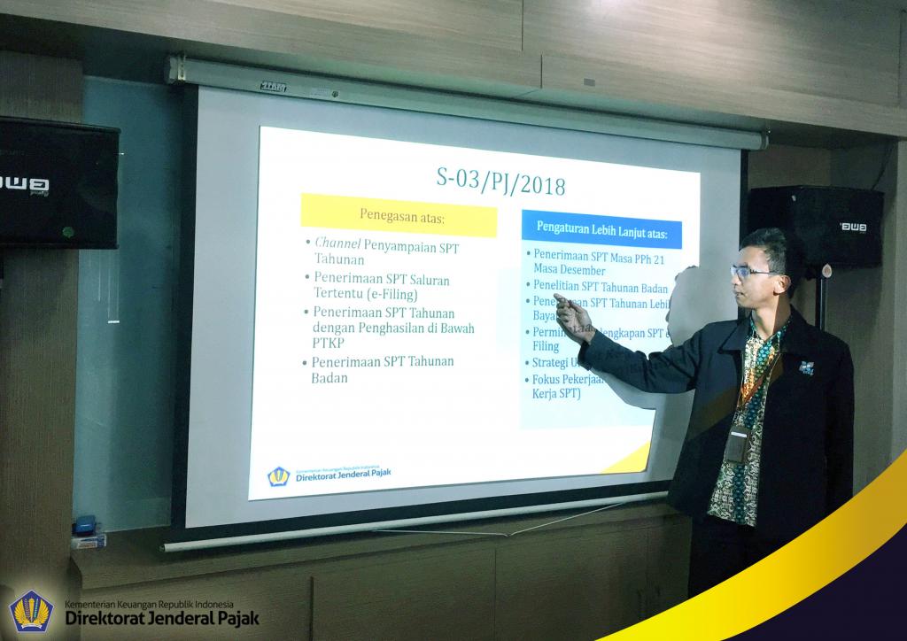 Lukman, narasumber dari KPP LTO 4 memberikan materi penerimaan SPT