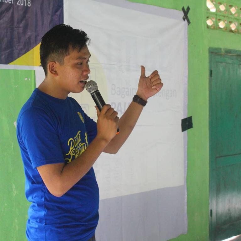 Muhammad Arfa, pelaksana KP2KP Raha sedang memberikan paparan dan gambaran mengenai perpajakan