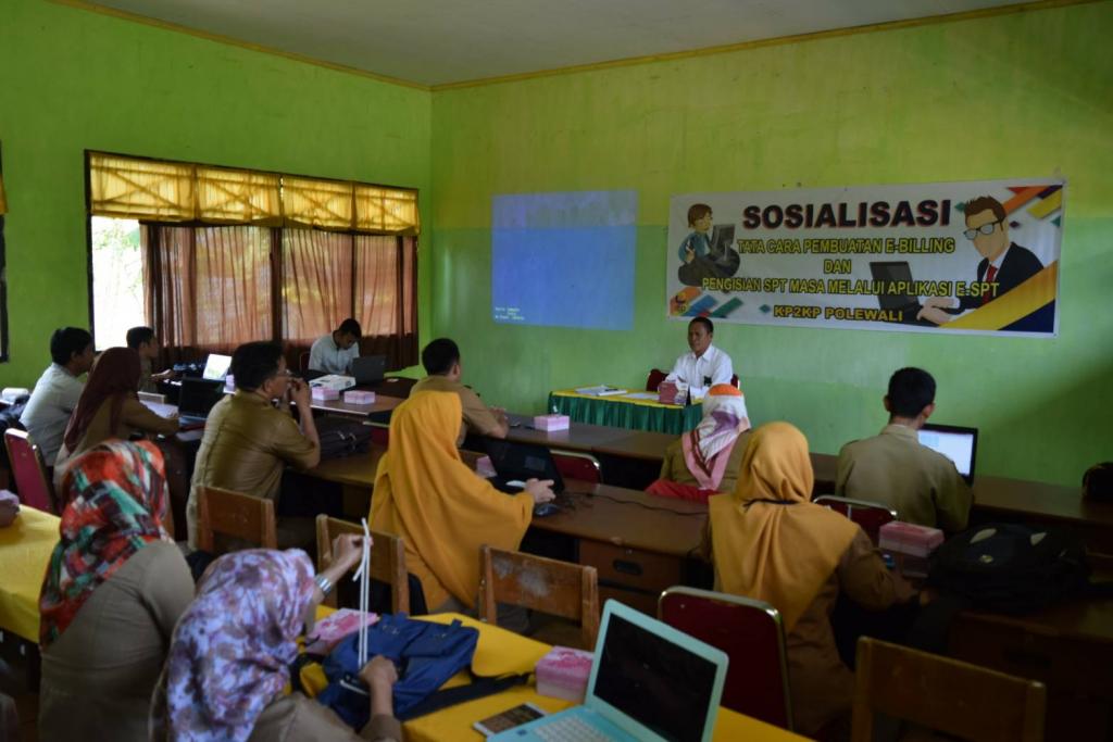 Pemaparan Mengenai Aspek Perpajakan Dana BOS oleh Kepala KP2KP Polewali