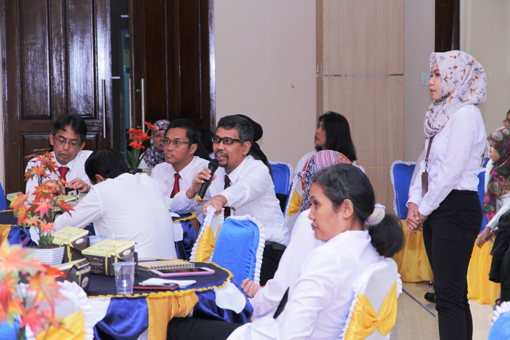 Pertanyaan dari salah satu peserta panitia terkait tugas dan fungsi dalam mempersiapkan dan membahas tentang pedoman penerapan Zona Intengritas menuju WBK