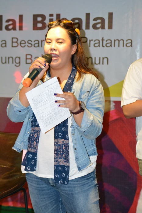 MC membuka acara Halal Bihalal dan Perpisahan Pegawai