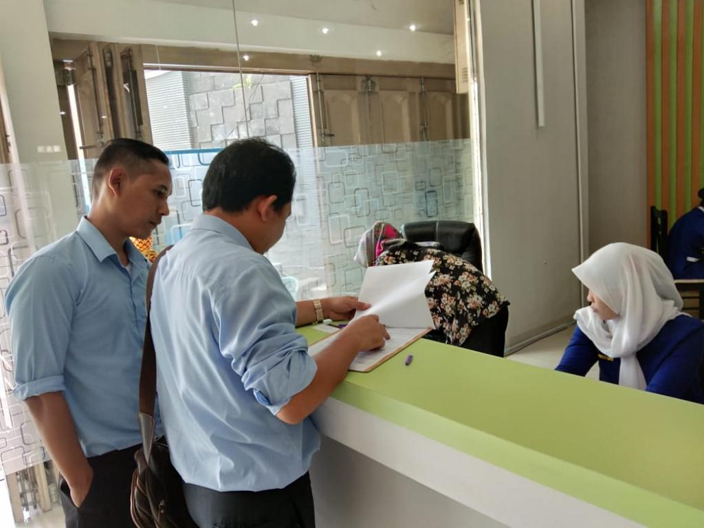 Petugas melakukan wawancara terkait kegiatan usaha Wajib Pajak.