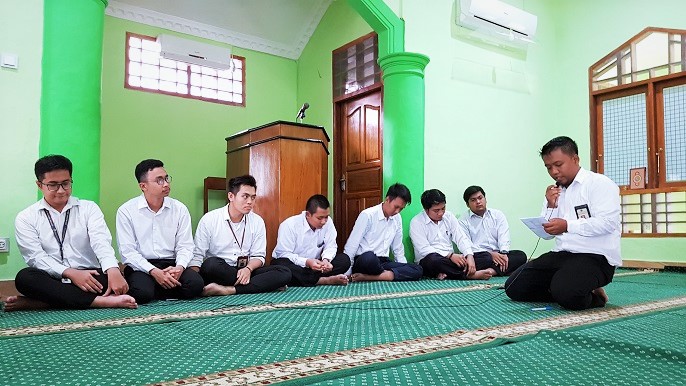 MC memandu acara penyambutan jamaah baru Masjid Baiturrahman