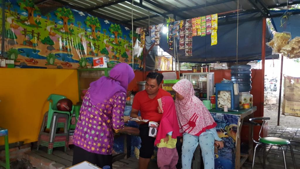 Pelaku UMKM menyimak penjelasan