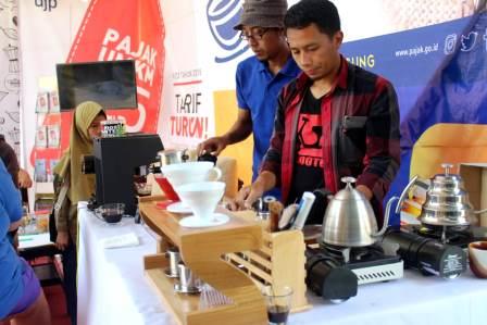 Barista Kopi yang juga merupakan pegawai KPP Pratama Temanggung