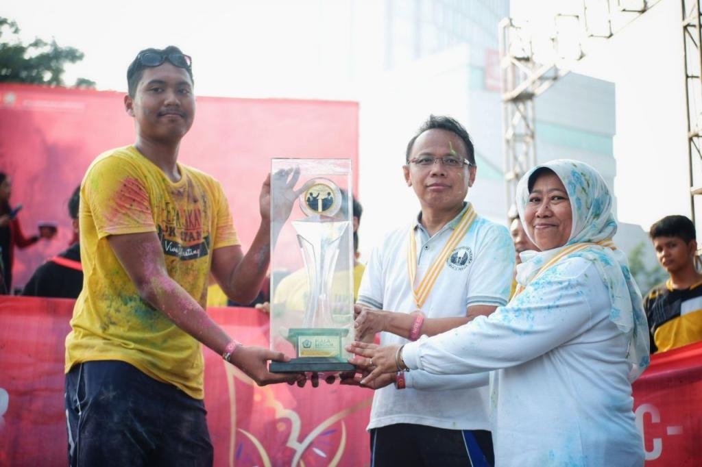 Penyerahan piala