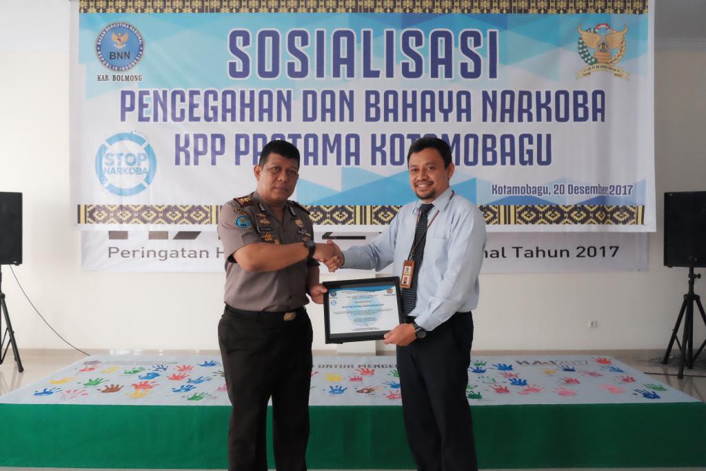 Penyerahan Sertifikat Anti Korupsi