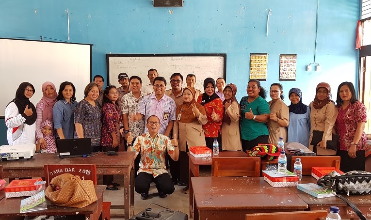 Seluruh peserta berfoto bersama tim kanwil DJP Papua dan Maluku