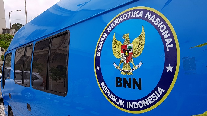Mobil tes narkoba BNN kota Jayapura menyambangi Kanwil DJP Papua dan Maluku
