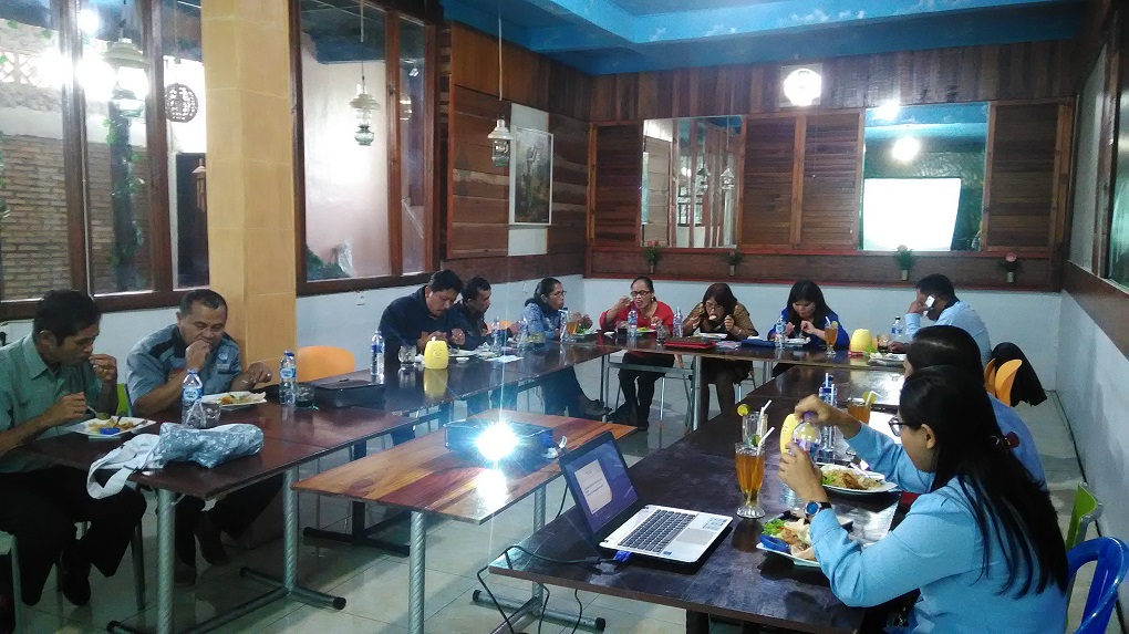 Makan bersama sekaligus mengakhiri acara dialog aspek perpajakan badan usaha koperasi