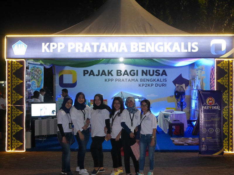 Stan KPP Pratama Bengkalis memberikan layanan berupa konsultasi perpajakan, pendaftaran/pencetakan ulang kartu NPWP, lomba foto dan undian doorprize.