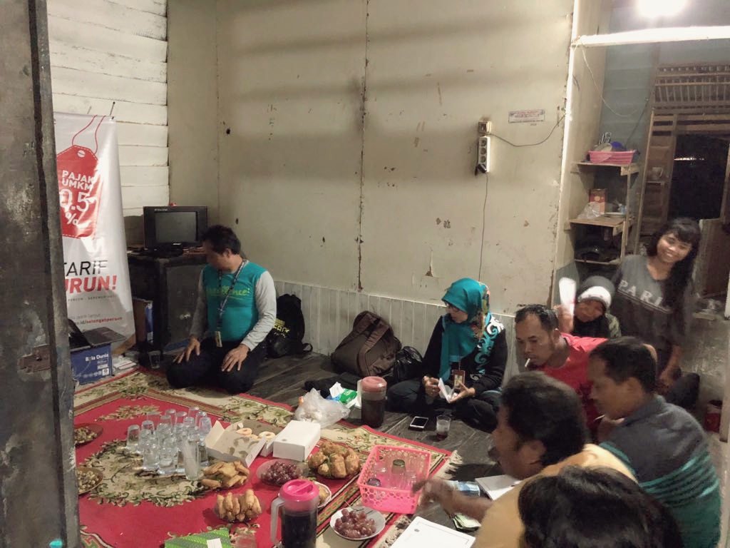 Mengisi Sosialisasi PP 23 dalam acara arisan para pedagang Pasar Petung