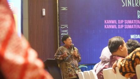 Direktur Intelijen Perpajakan, Peni Hirjanto menjadi salah satu narasumber.