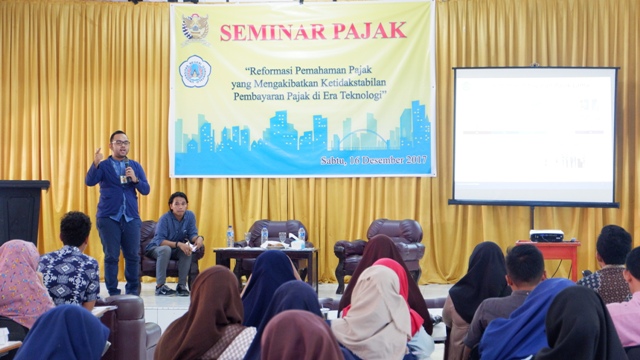 Sesi Paparan Materi Perpajakan oleh Alvian Y. Wibisono